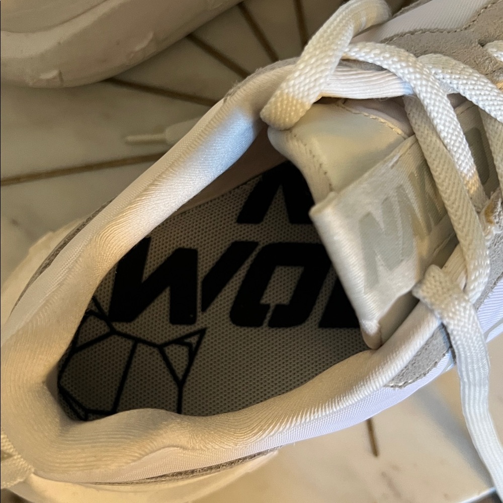 🛑 1 hour sale. Naked Wolfe, size 9, Turbo Casual White Sneakers w/ Wolf logo - Picture 11 of 11